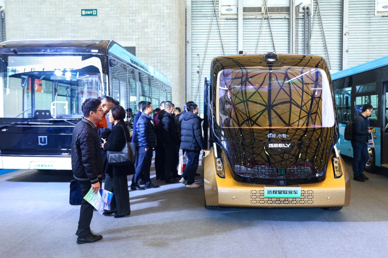 科技驅(qū)動(dòng) 智能未來(lái) 吉利星際首款智能駕駛導(dǎo)覽車亮相2024上海國(guó)際客車展(圖2)