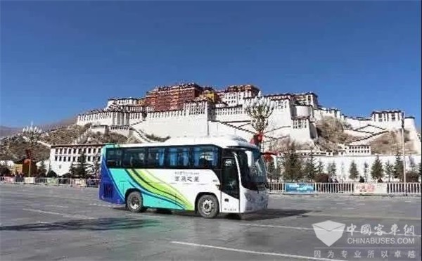 首批國六客車交付！福田歐輝客車助力拉薩綠色交通品質(zhì)升級(圖2)