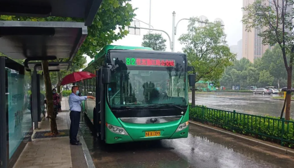 鄭州公交全面排查車輛 確保每臺車都是市民的“避風港”(圖1)