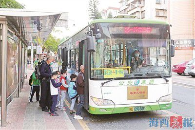 廈門公交車型不斷變化、線路不斷增加 公交更加智能化(圖2)