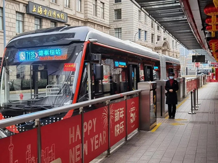 注意！公交車上禁食禁手機(jī)外放聲音，情節(jié)嚴(yán)重可報(bào)警(圖1)